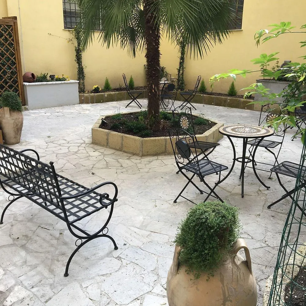 מלון רומא Domus Terenzio 3*,